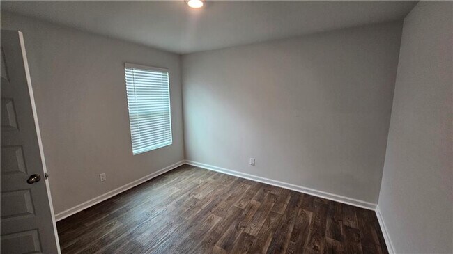 Building Photo - 511 Autumns Wood Cir W