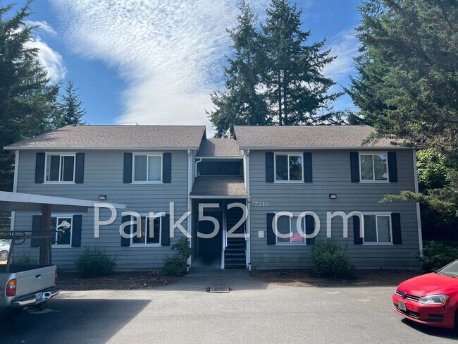 Building Photo - Puyallup Area 2 Bedroom 2nd Floor Apartment