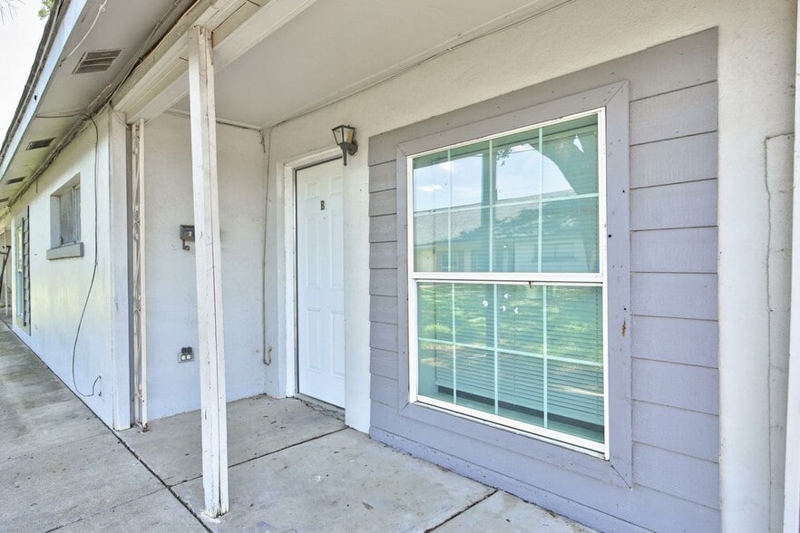 Building Photo - 1120 Valley View Dr