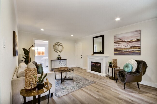 Building Photo - Beautifully Remodeled 3 Bedroom Home Near Stanford & Major Tech Campuses!
