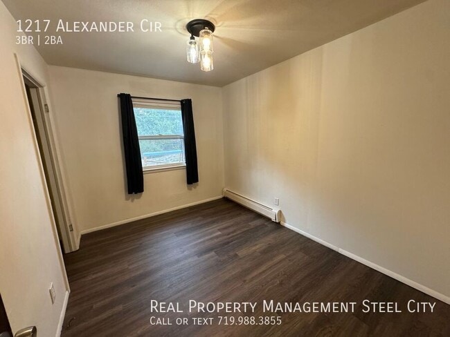 Building Photo - 1217 Alexander Cir