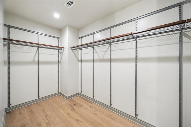 Building Photo - 1717 Bissonnet St