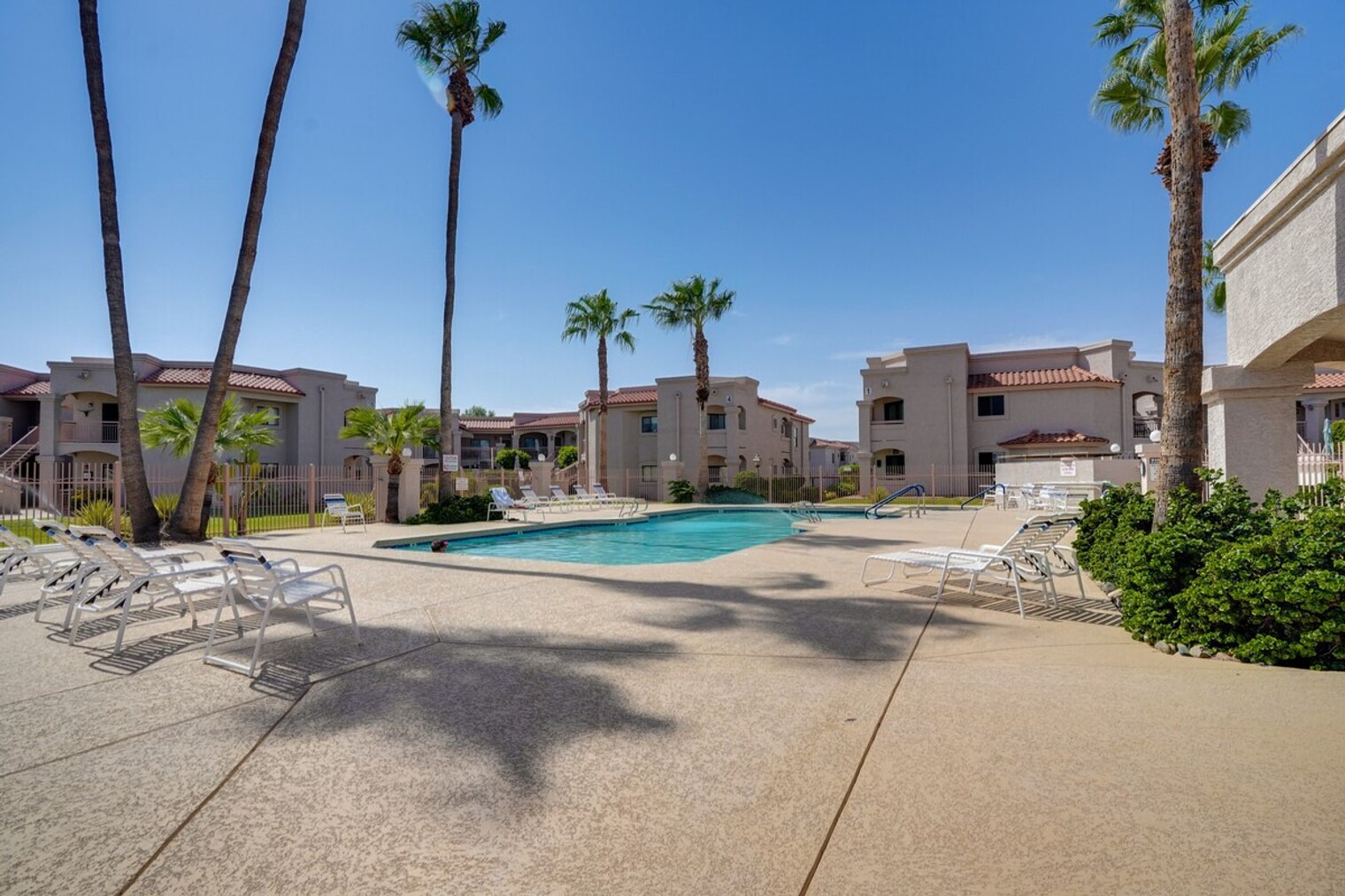 Building Photo - 9151 W Greenway Rd