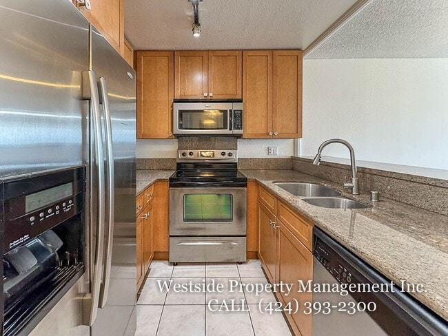 Building Photo - 11645 Montana Ave