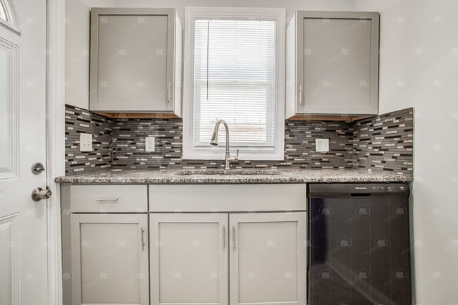 Building Photo - 2510 E 59th St