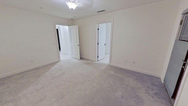Building Photo - Gorgeous 3 Bedroom 2.5 Bath Townhome