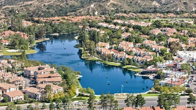 Building Photo - 14 Cll Alimar