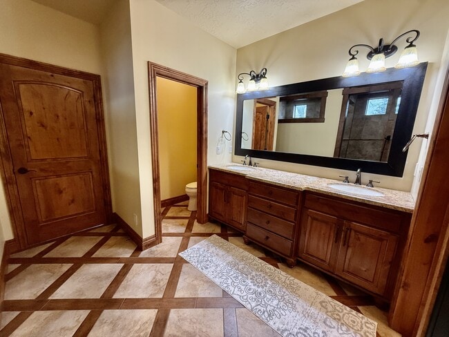 Building Photo - 6819 S Greenfield Way