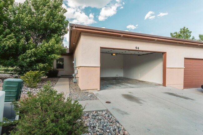 Building Photo - 94 Castle Ridge Dr