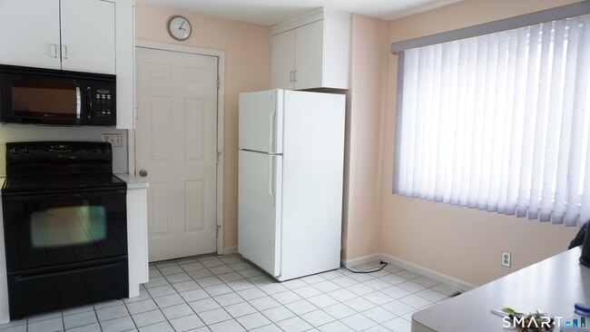 Building Photo - 328 Navajo Loop