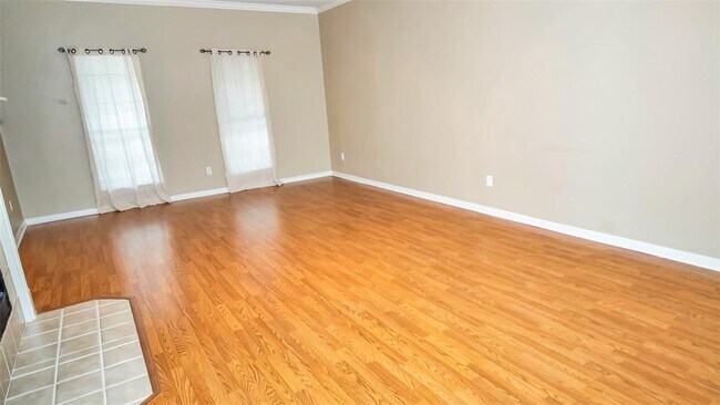 Building Photo - 2808 White Oak Ln