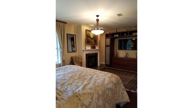 Building Photo - 212 St Johns Ave