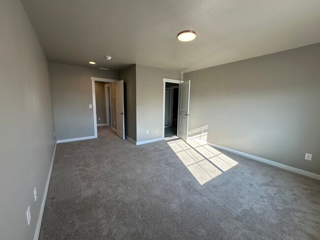 Building Photo - 1429 3500 W