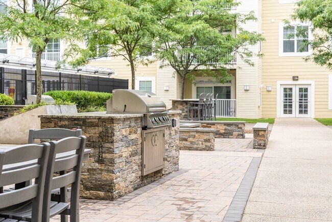 Building Photo - 100 Stockton St