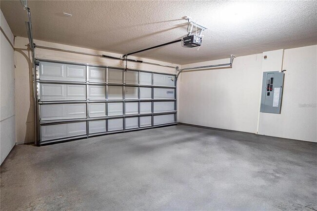 Building Photo - 4023 Island Lakes Dr