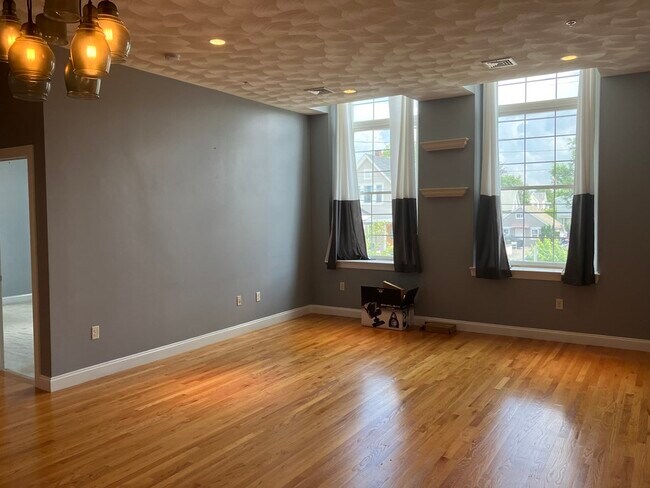 Building Photo - 215 Harvard St