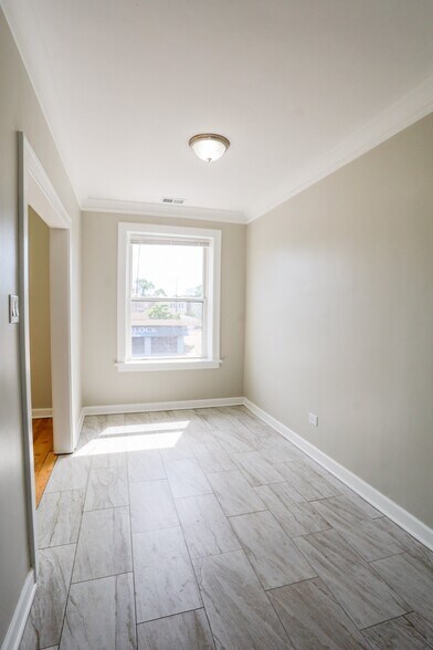 Building Photo - 3022 N Cicero Ave