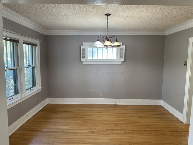 Building Photo - Large Craftsman Style Home