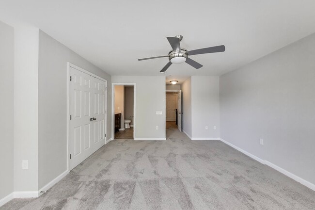 Building Photo - Elegant 3 bedroom, 2.5 bath townhome in Crown Farm