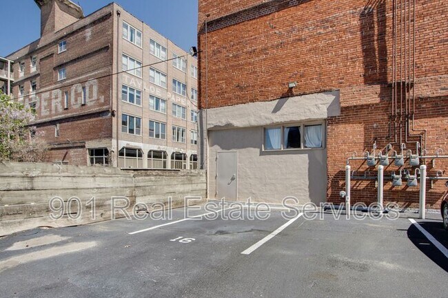 Building Photo - 421 South Main Street