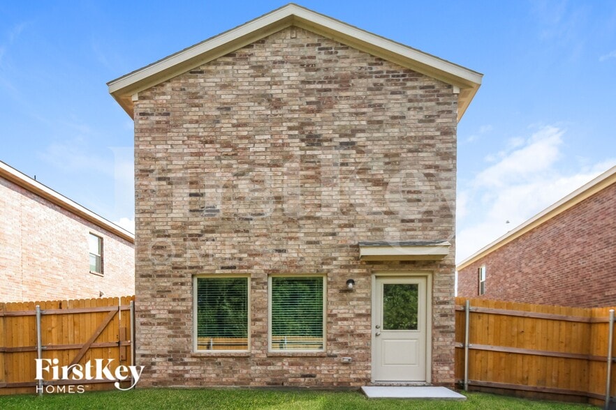 Building Photo - 1935 Wolford Wy