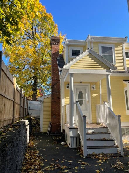 Building Photo - 37 Farquhar St