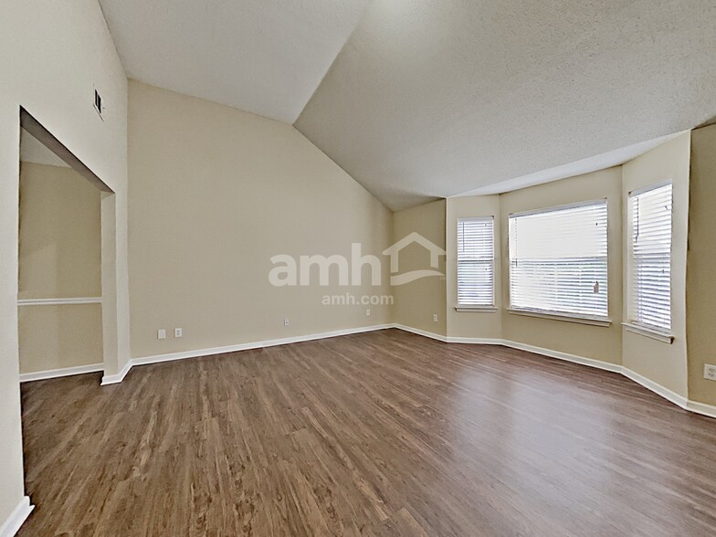 Building Photo - 716 Fletcher Dr