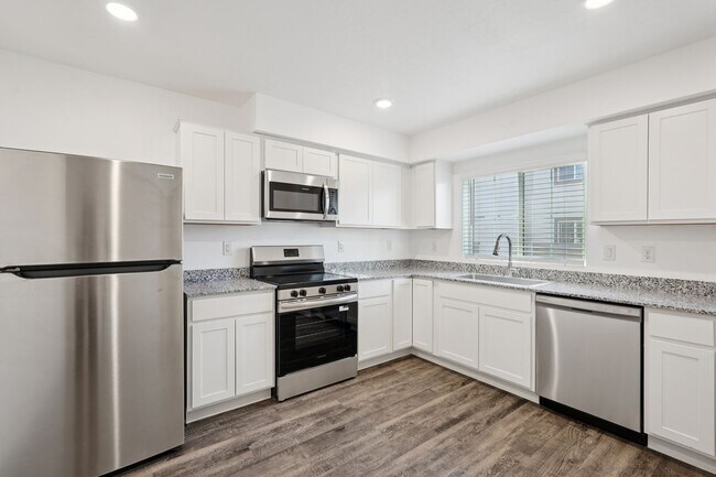 Building Photo - 12570 N Cotton Ln