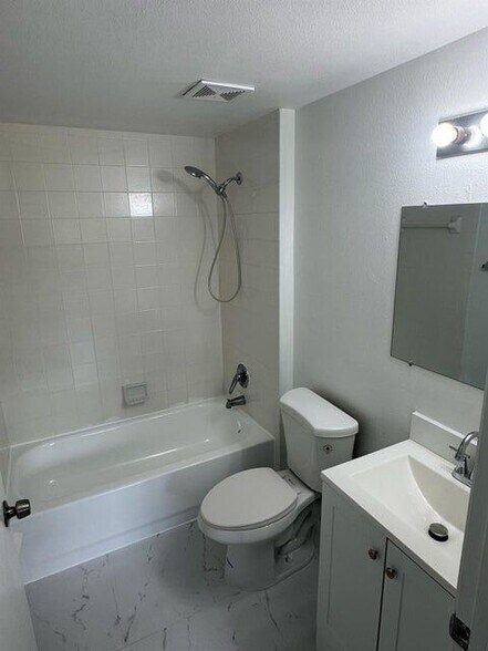 Building Photo - 3221 Sabal Palm Manor