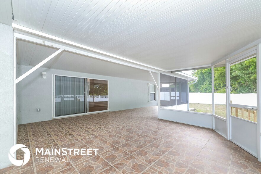 Building Photo - 4609 Doral Park Ave