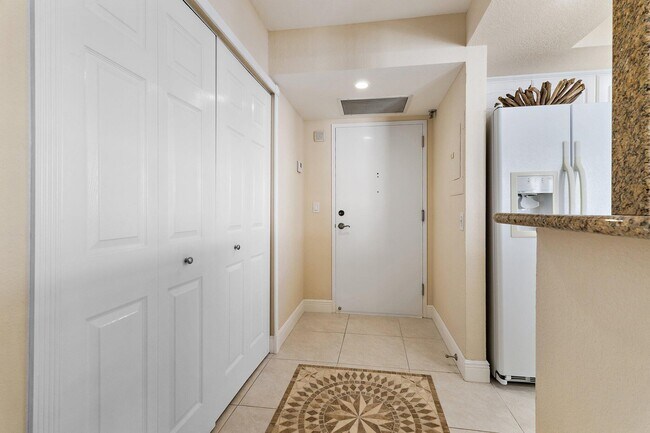 Building Photo - 5440 N Ocean Dr