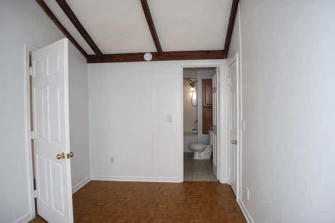 Building Photo - 2 Wallace Rd