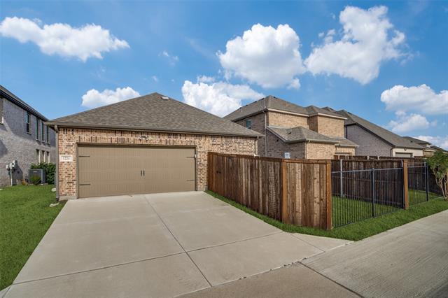 Building Photo - 1224 W Yarrow Ave