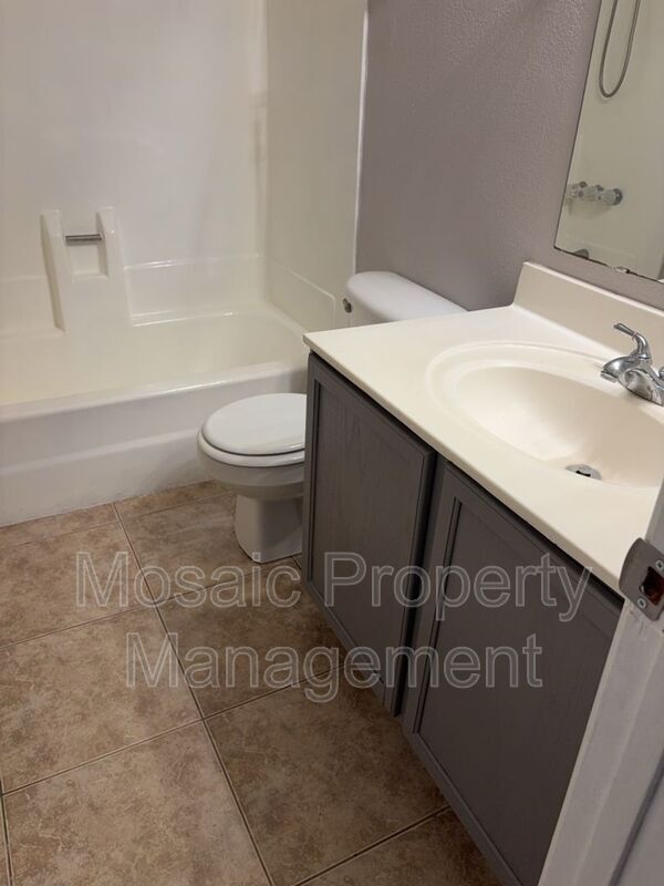 Building Photo - 2440 E Waltann Ln