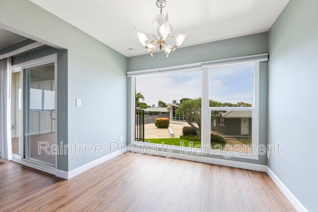 Building Photo - 620 W Solana Cir