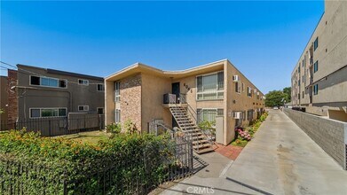Building Photo - 6045 Hazelhurst Pl