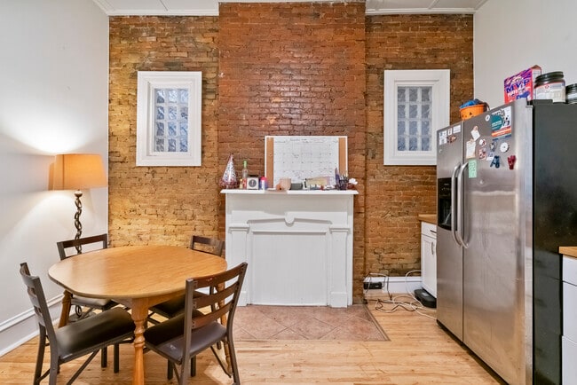 Building Photo - 2120 E Carson St