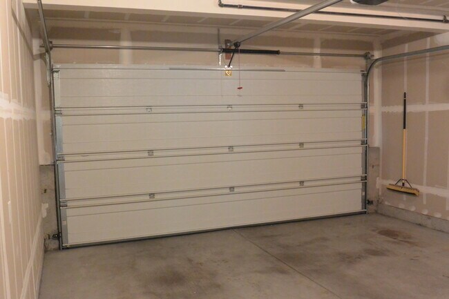 Building Photo - 1365 SE 194th Pl