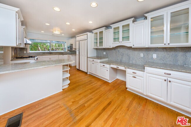 Building Photo - 9808 Hillgreen Pl