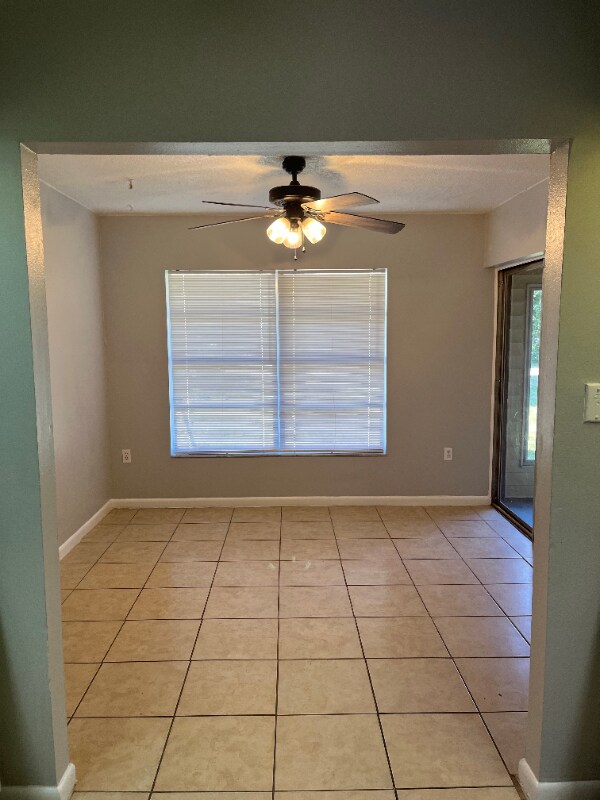 Building Photo - 1370-1376 6 Iron Dr