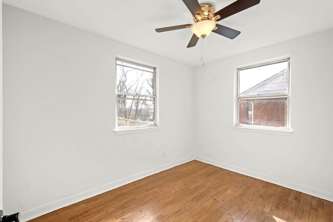 Building Photo - AVAILABLE MAY 1ST!! 3 BEDROOM IN NORTH VER...