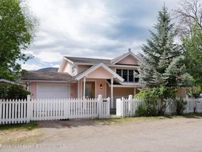 Building Photo - 111 W Homestead Dr