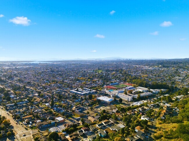 Building Photo - 9028 Burr St