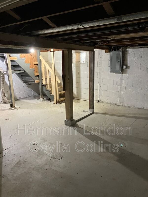 Building Photo - 815 Walters Dr