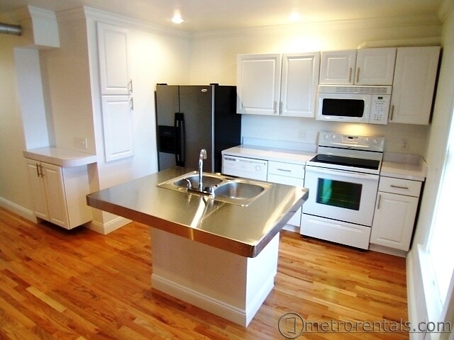 Building Photo - 654 City Park Ave