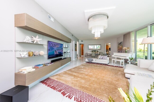 Building Photo - 16051 Collins Ave