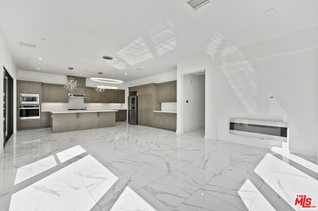 Building Photo - 20810 Spruce Cir