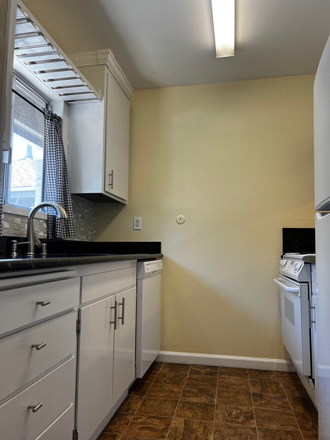 Building Photo - 100 Cleaveland Rd