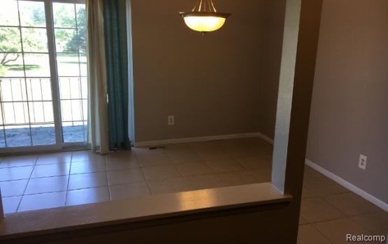 Building Photo - 500 N Fox Hills Dr