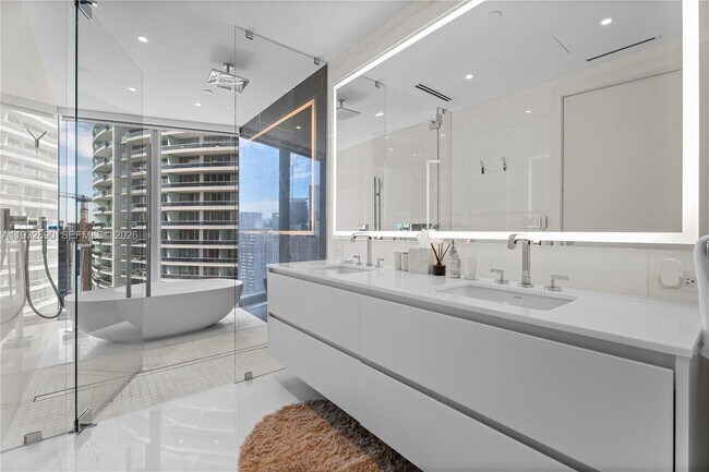 Building Photo - 300 Biscayne Blvd Way